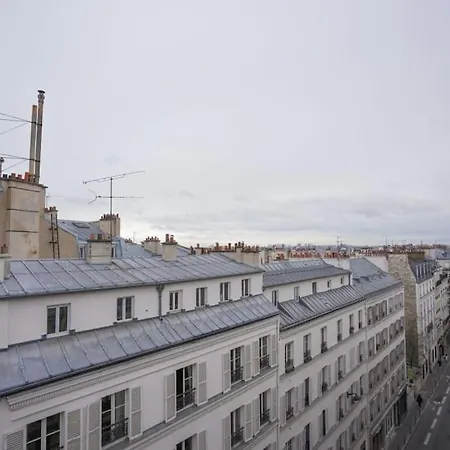 Stunning Montmartre With Views *